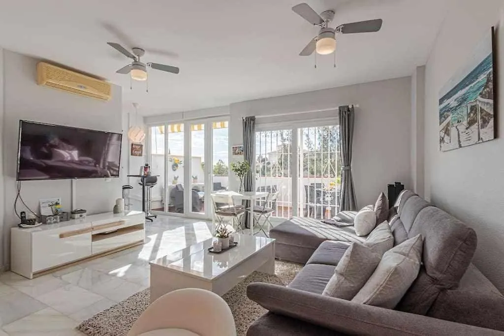 797Holidayrentals- Apartamento En Torremuelle Con Terraza Y Piscina Benalmadena Spain