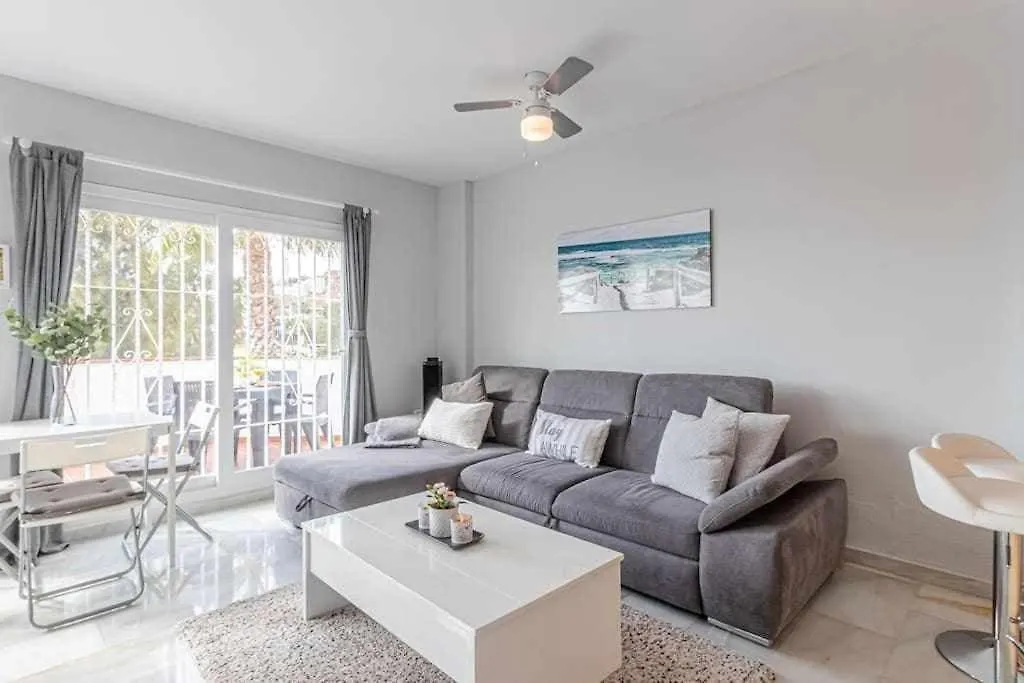 797Holidayrentals- Apartamento En Torremuelle Con Terraza Y Piscina Benalmadena